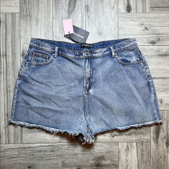 PrettyLittleThing Light Blue Denim Shorts - Picture 1 of 5